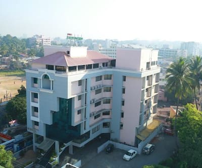 https://imgcld.yatra.com/ytimages/image/upload/t_hotel_yatra_city_desktop/v1452635854/Domestic Hotels/Hotels_Thiruvananthapuram/Hotel Highland Park/Top_View.jpg